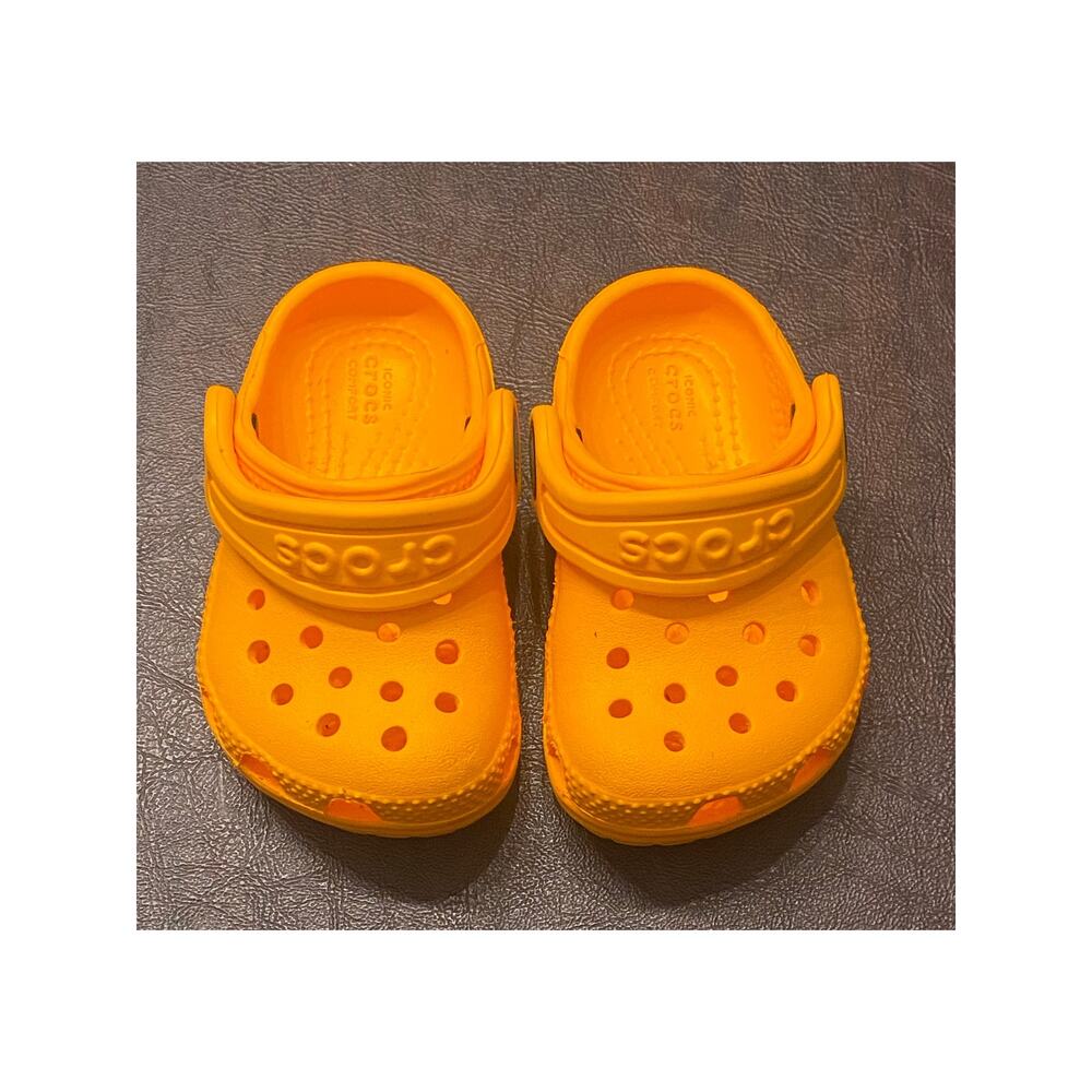 Crocs Classic Clog Sz 4 Bright Orange Slip On Comfort Shoes Summer Play Outside